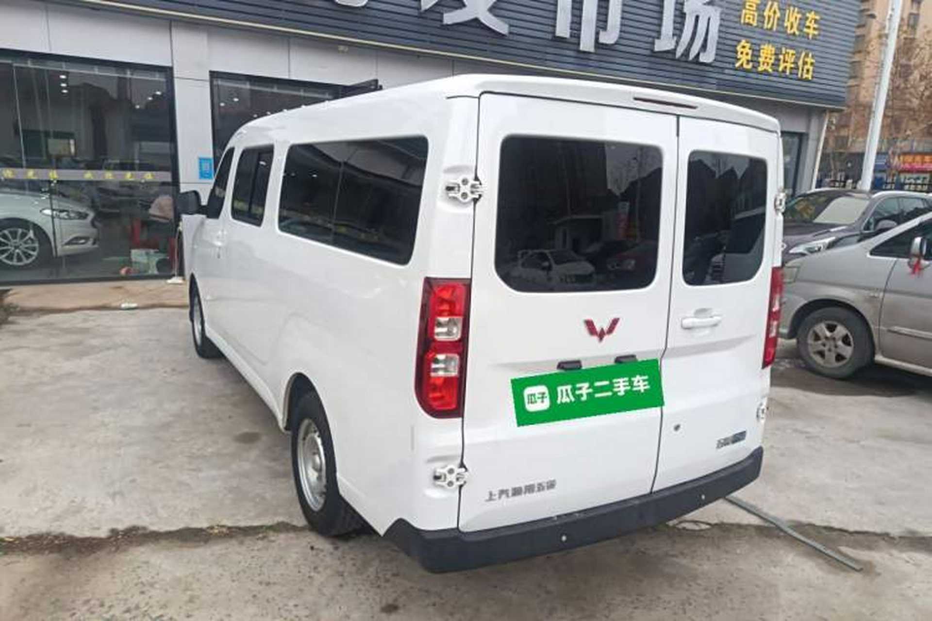 Used Wuling Yangguang 2024 300km Comfort-Grade Passenger Van 60kW Rear Left 45 Deg