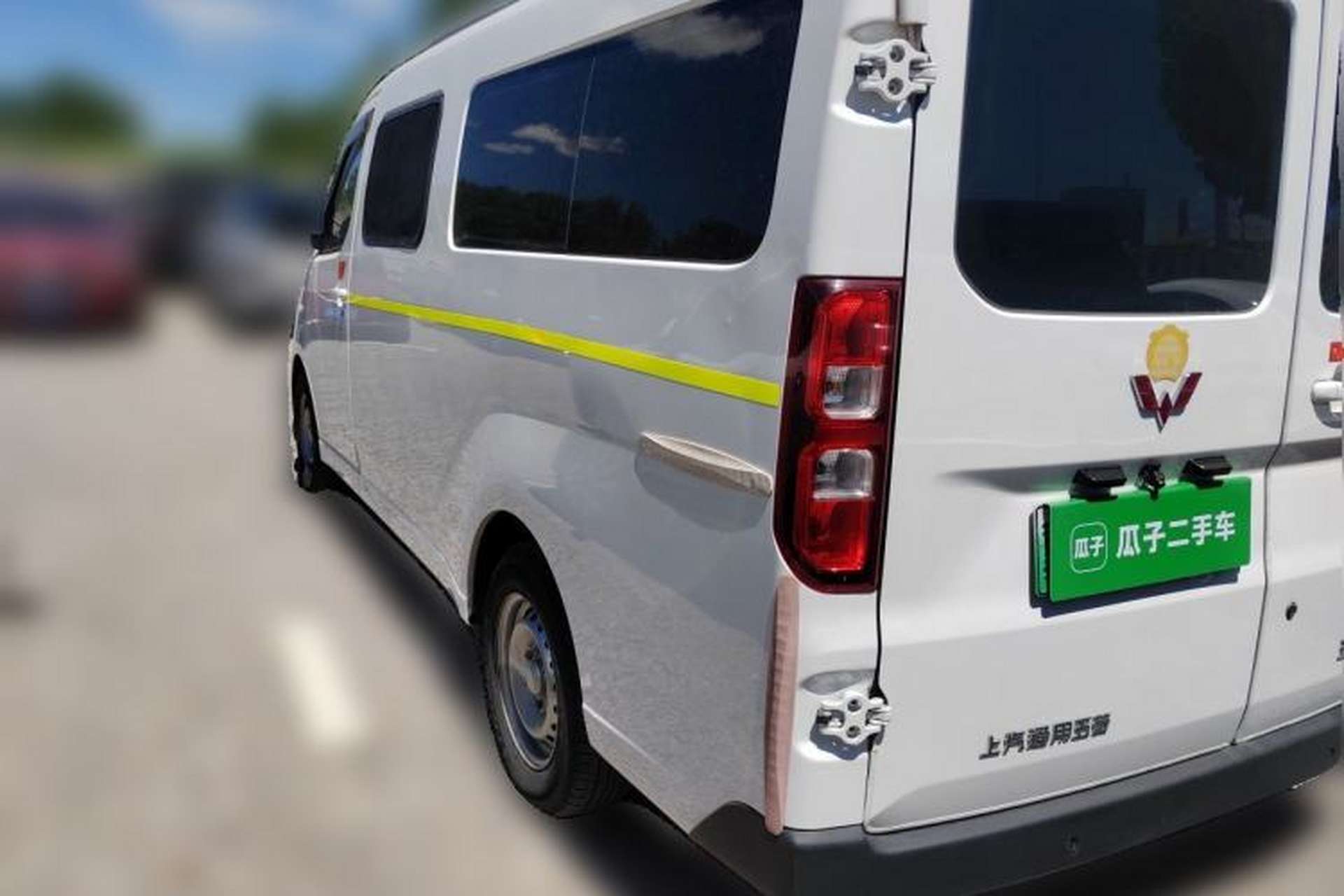 Used Wuling Yangguang 2024 300km Comfort-Grade Passenger Van 60kW Rear Left 45 Deg