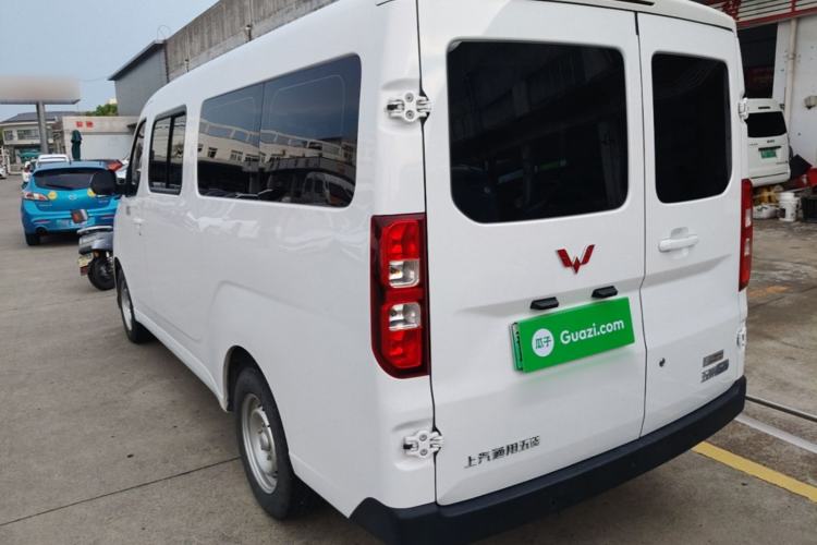 Used Wuling Yangguang 2024 300KM Comfort Version Passenger Van 75kW Rear Left 45 Deg