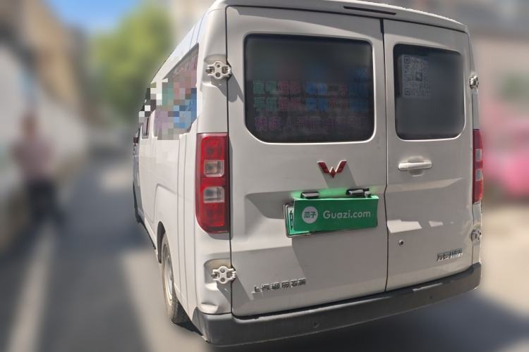 Used Wuling Yangguang 2024 300km Comfort-Grade Passenger Van 60kW Rear Left 45 Deg