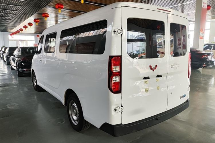 Used Wuling Yangguang 2024 300KM Comfort Version Passenger Van 75kW Rear Left 45 Deg