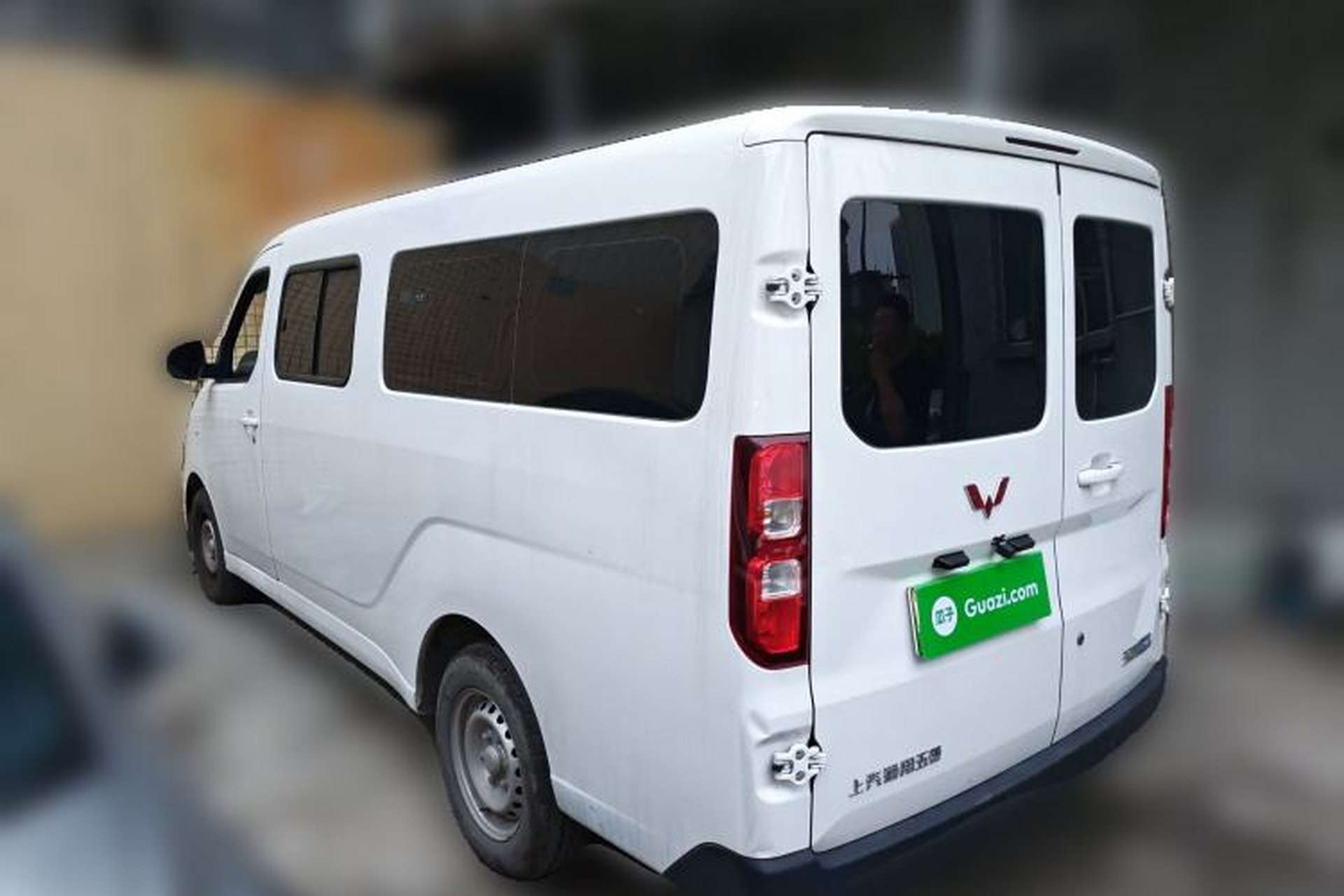 Used Wuling Yangguang 2024 300KM Comfort Version Passenger Van 75kW Rear Left 45 Deg