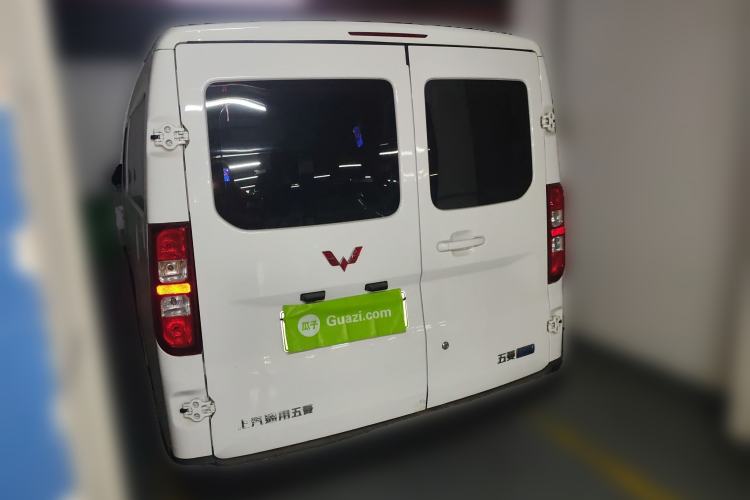 Used Wuling Yangguang 2024 300KM Comfort Version Passenger Van 75kW Rear Left 45 Deg