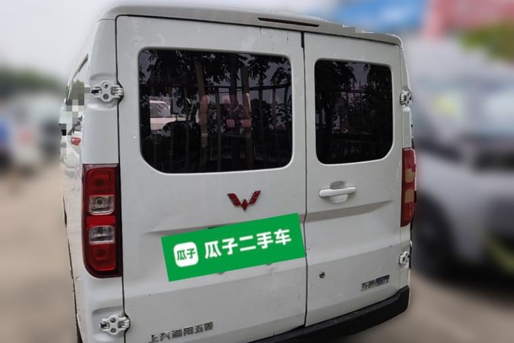 Used Wuling Yangguang 2024 300km Comfort-Grade Passenger Van 60kW Rear
