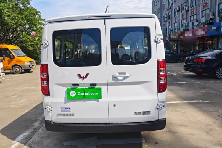 Used Wuling Yangguang 2024 300KM Comfort Version Passenger Van 75kW Rear