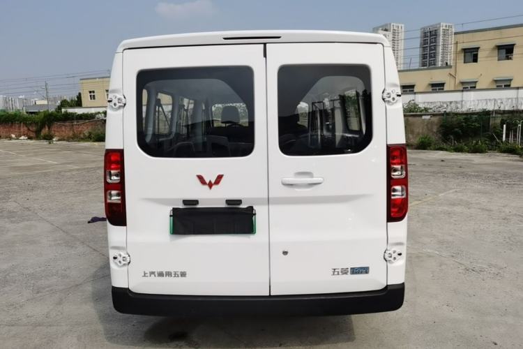 Used Wuling Yangguang 2024 300KM Comfort Version Passenger Van 75kW Rear
