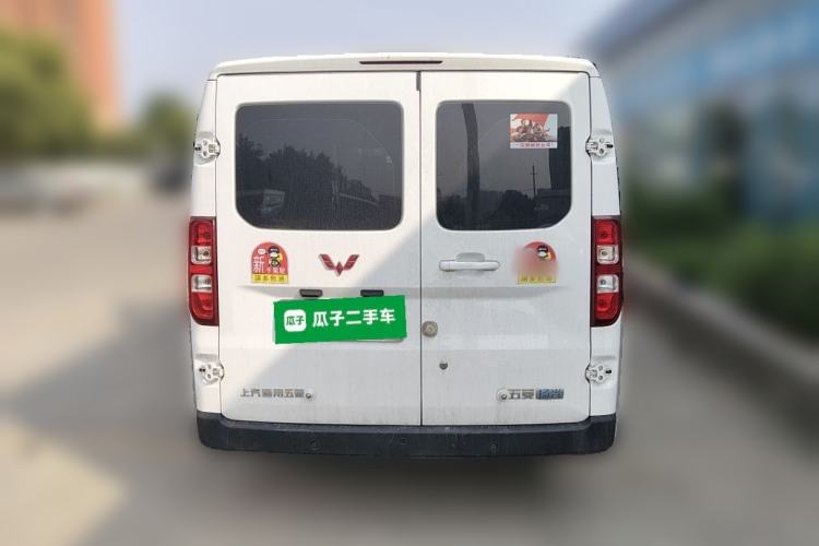 Used Wuling Yangguang 2024 300km Comfort-Grade Passenger Van 60kW Rear