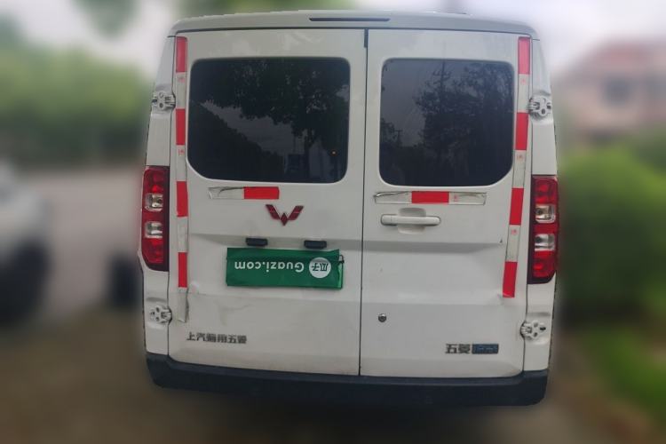 Used Wuling Yangguang 2024 300km Comfort-Grade Passenger Van 60kW Rear