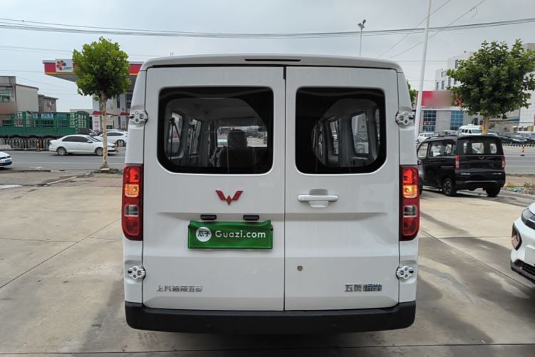 Used Wuling Yangguang 2024 300KM Comfort Version Passenger Van 75kW Rear