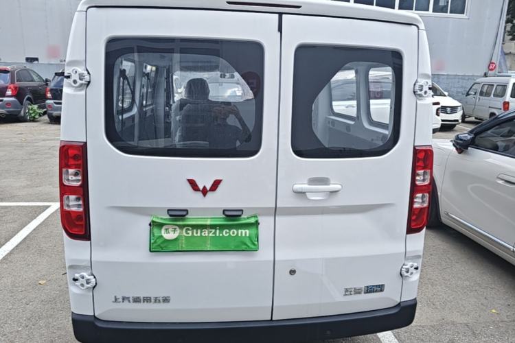 Used Wuling Yangguang 2024 300KM Comfort Version Passenger Van 75kW Rear