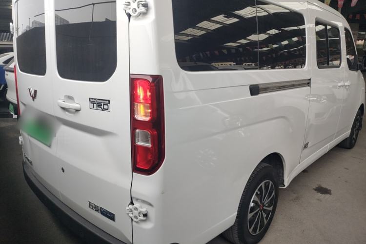 Used Wuling Yangguang 2024 300km Comfort-Grade Passenger Van 60kW Rear Right 45 Deg