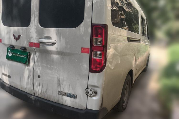 Used Wuling Yangguang 2024 300KM Comfort Version Passenger Van 75kW Rear Right 45 Deg
