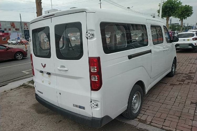 Used Wuling Yangguang 2024 300KM Comfort Version Passenger Van 75kW Rear Right 45 Deg