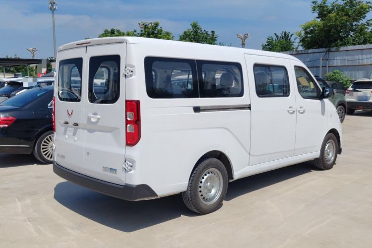Used Wuling Yangguang 2024 300KM Comfort Version Passenger Van 75kW Rear Right 45 Deg