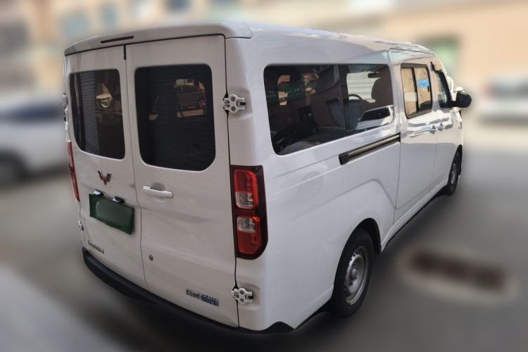 Used Wuling Yangguang 2024 300KM Comfort Version Passenger Van 75kW Rear Right 45 Deg