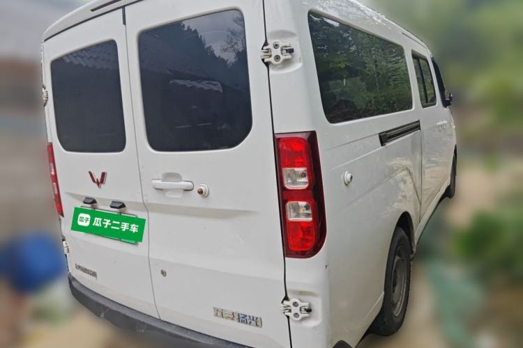 Used Wuling Yangguang 2024 300KM Comfort Version Passenger Van 75kW Rear Right 45 Deg