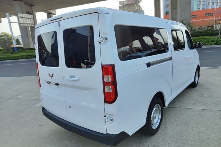 Used Wuling Yangguang 2024 300KM Comfort Version Passenger Van 75kW Rear Right 45 Deg