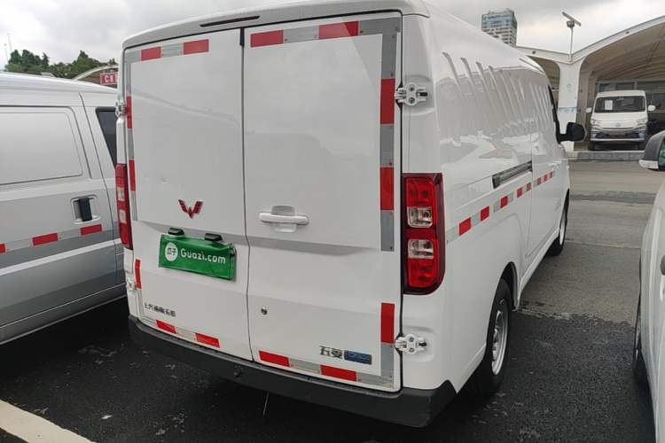 Used Wuling Yangguang 2024 300km Range Practical Window-Sealed Version 60kW Rear Right 45 Deg