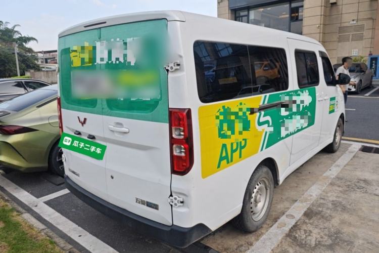 Used Wuling Yangguang 2024 300km Comfort-Grade Passenger Van 60kW Rear Right 45 Deg