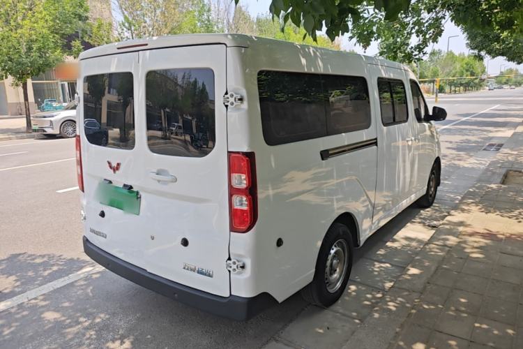 Used Wuling Yangguang 2024 300KM Comfort Version Passenger Van 75kW Rear Right 45 Deg