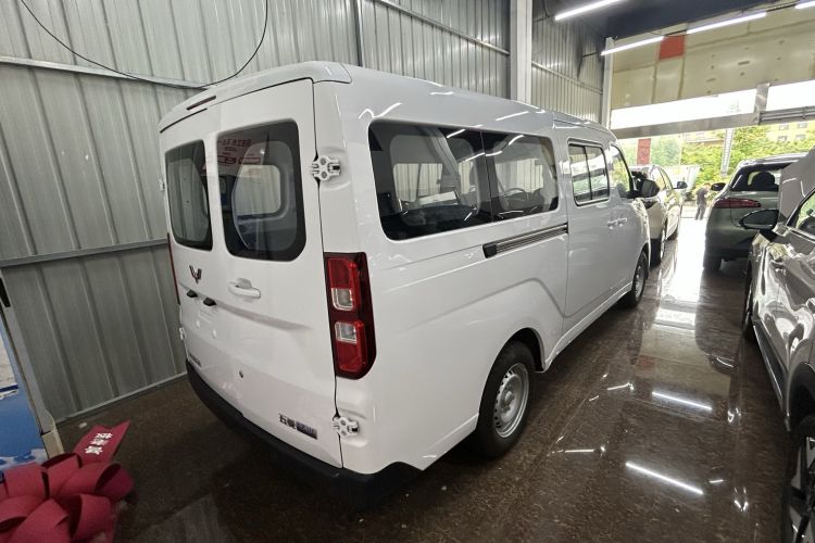 Used Wuling Yangguang 2024 300KM Comfort Version Passenger Van 75kW Rear Right 45 Deg