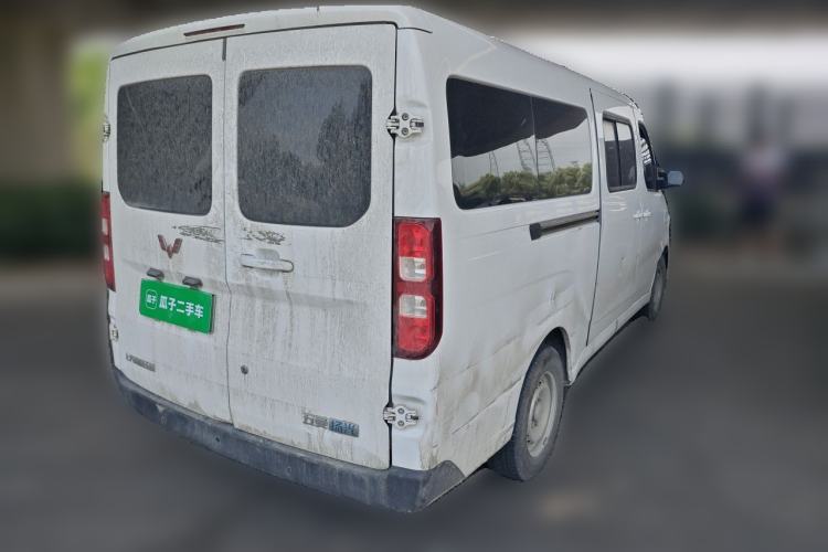 Used Wuling Yangguang 2024 300KM Comfort Version Passenger Van 75kW Rear Right 45 Deg