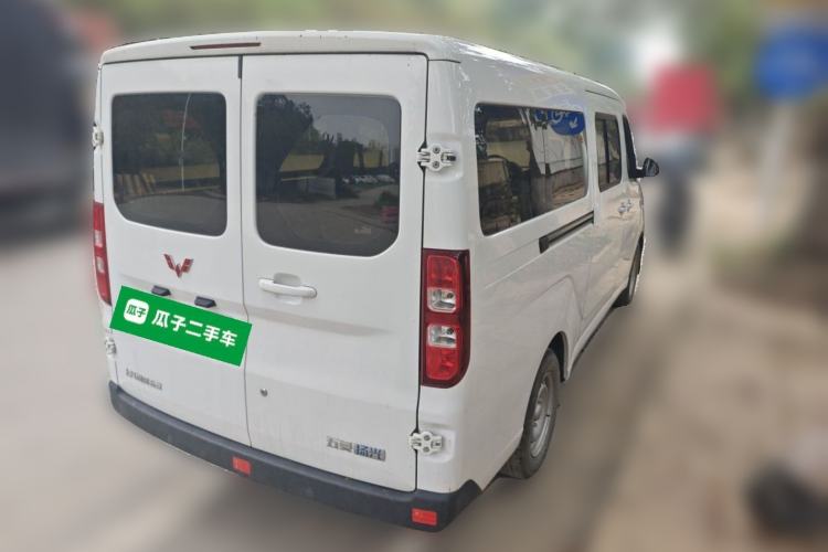Used Wuling Yangguang 2024 300km Comfort-Grade Passenger Van 60kW Rear Right 45 Deg