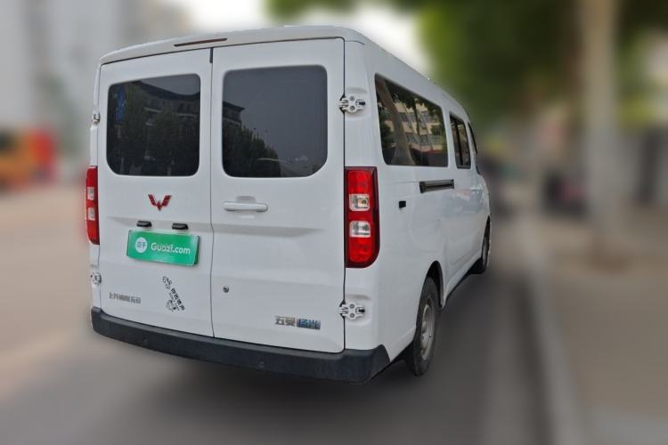 Used Wuling Yangguang 2024 300KM Comfort Version Passenger Van 75kW Rear Right 45 Deg
