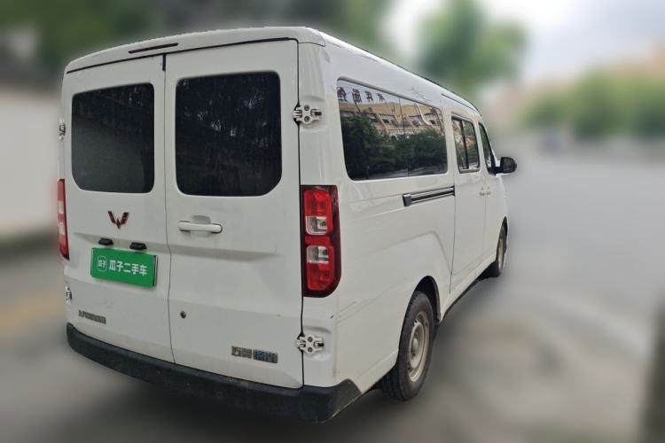 Used Wuling Yangguang 2024 300KM Comfort Version Passenger Van 75kW Rear Right 45 Deg