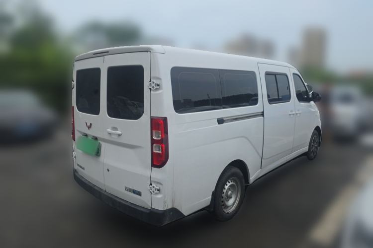 Used Wuling Yangguang 2024 300KM Comfort Version Passenger Van 75kW Rear Right 45 Deg