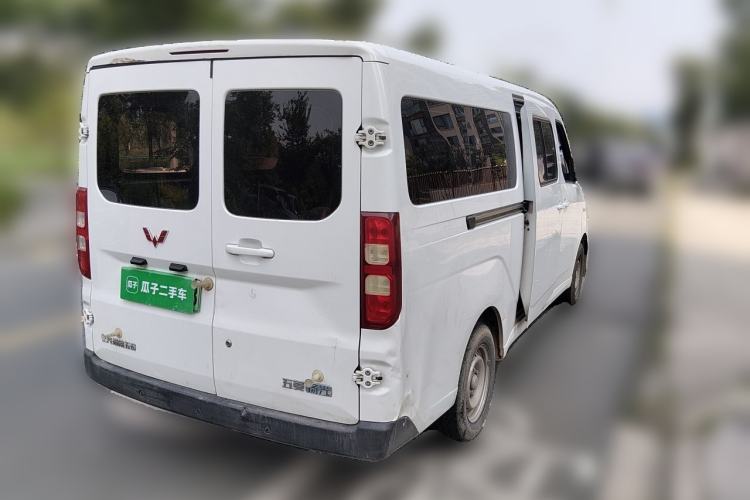 Used Wuling Yangguang 2024 300KM Comfort Version Passenger Van 75kW Rear Right 45 Deg