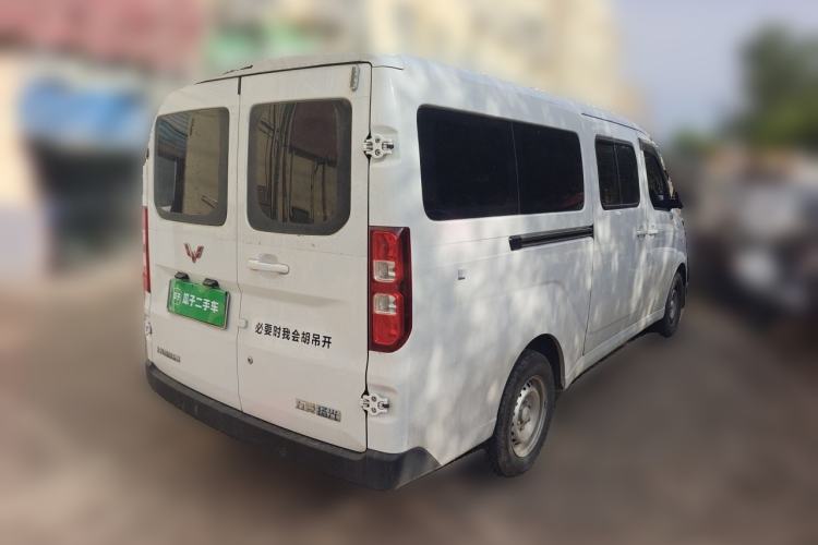 Used Wuling Yangguang 2024 300KM Comfort Version Passenger Van 75kW Rear Right 45 Deg