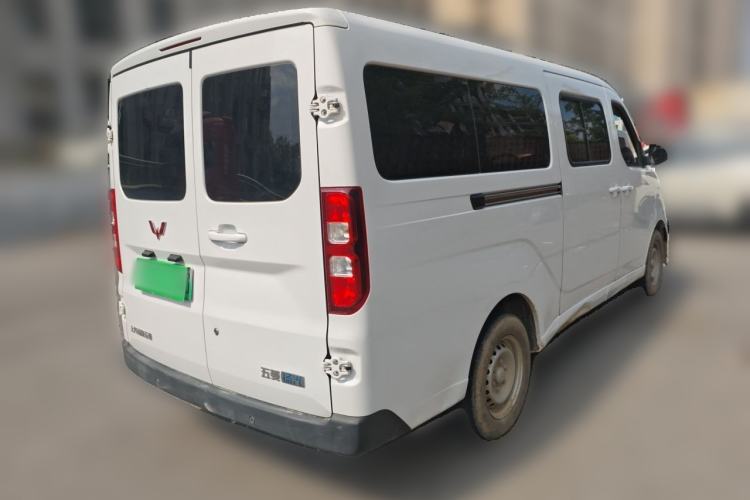 Used Wuling Yangguang 2024 300km Comfort-Grade Passenger Van 60kW Rear Right 45 Deg