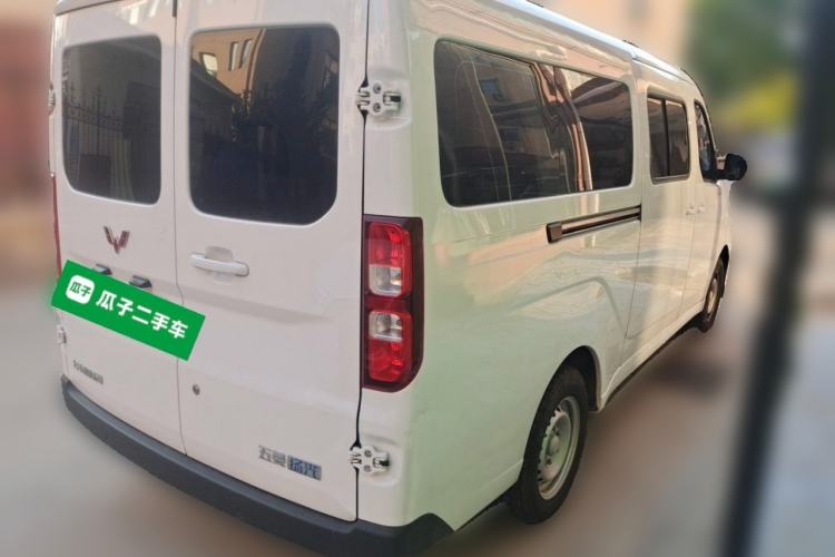 Used Wuling Yangguang 2024 300KM Comfort Version Passenger Van 75kW Rear Right 45 Deg