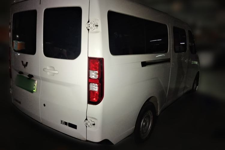 Used Wuling Yangguang 2024 300KM Comfort Version Passenger Van 75kW Rear Right 45 Deg