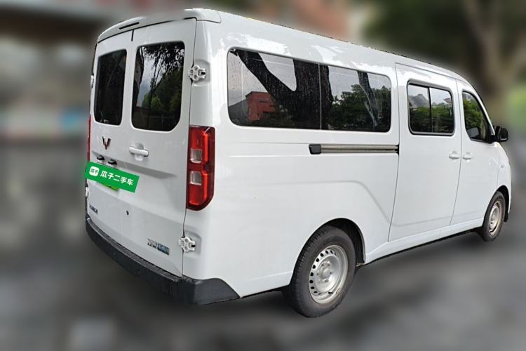 Used Wuling Yangguang 2024 300KM Comfort Version Passenger Van 75kW Rear Right 45 Deg