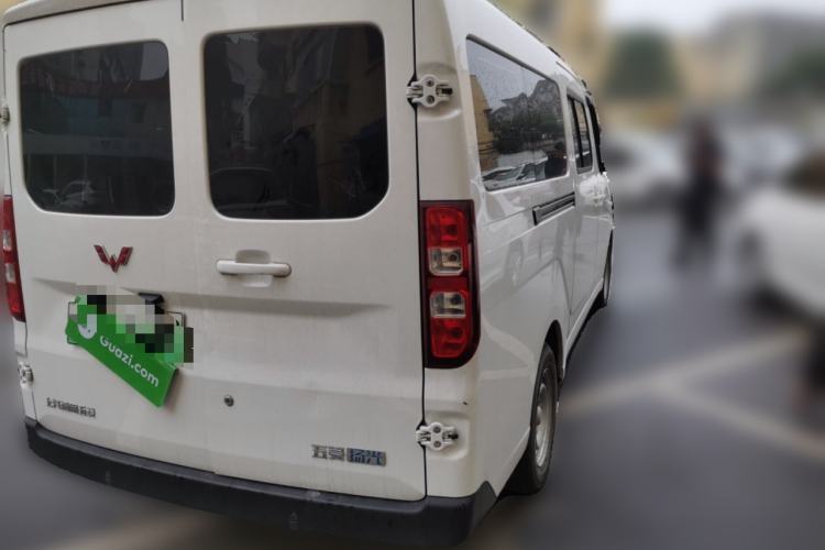 Used Wuling Yangguang 2024 300KM Comfort Version Passenger Van 75kW Rear Right 45 Deg