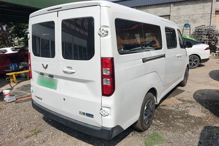 Used Wuling Yangguang 2024 300KM Comfort Version Passenger Van 75kW Rear Right 45 Deg