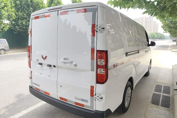 Used Wuling Yangguang 2024 300km Comfort Version with Sealed Windows 60kW Rear Right 45 Deg