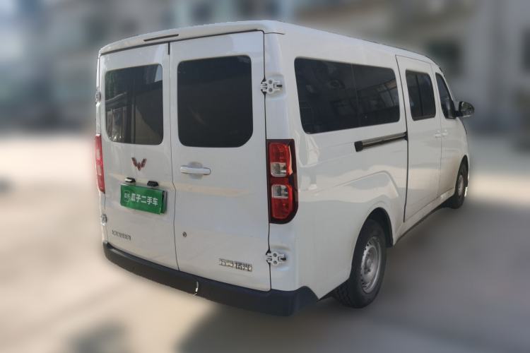Used Wuling Yangguang 2024 300KM Comfort Version Passenger Van 75kW Rear Right 45 Deg