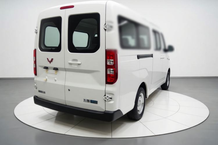 Used Wuling Yangguang 2024 300km Comfort-Grade Passenger Van 60kW Rear Right 45 Deg