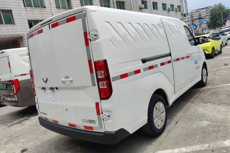 Used Wuling Yangguang 2024 300km Comfort Version with Sealed Windows 75kW Rear Right 45 Deg