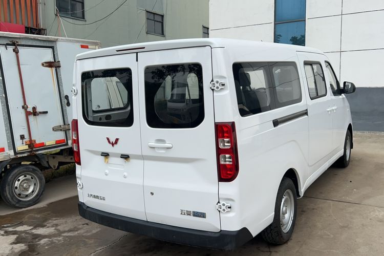 Used Wuling Yangguang 2024 300KM Comfort Version Passenger Van 75kW Rear Right 45 Deg