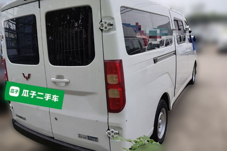 Used Wuling Yangguang 2024 300km Comfort-Grade Passenger Van 60kW Rear Right 45 Deg