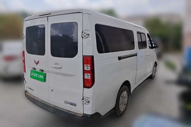 Used Wuling Yangguang 2024 300KM Comfort Version Passenger Van 75kW Rear Right 45 Deg