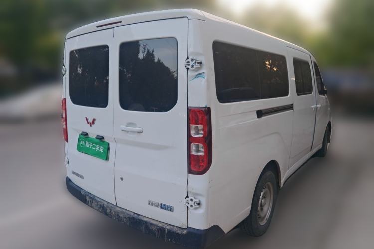 Used Wuling Yangguang 2024 300KM Comfort Version Passenger Van 75kW Rear Right 45 Deg