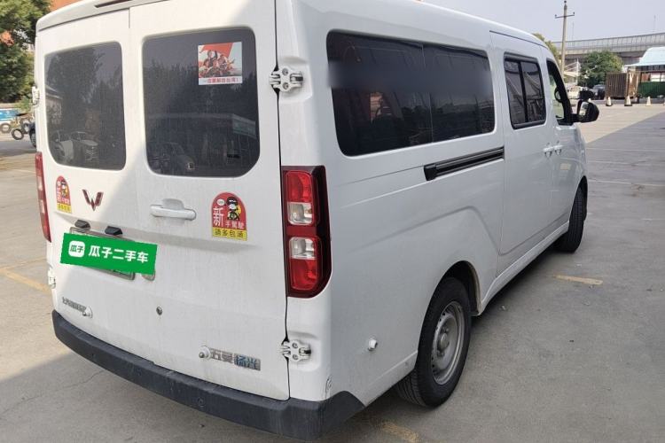 Used Wuling Yangguang 2024 300km Comfort-Grade Passenger Van 60kW Rear Right 45 Deg