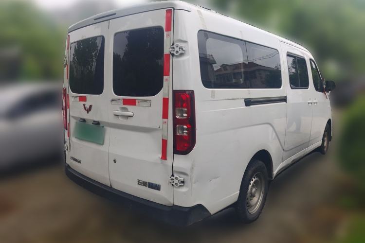 Used Wuling Yangguang 2024 300km Comfort-Grade Passenger Van 60kW Rear Right 45 Deg