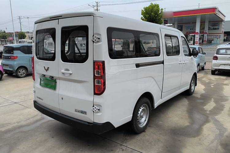 Used Wuling Yangguang 2024 300KM Comfort Version Passenger Van 75kW Rear Right 45 Deg