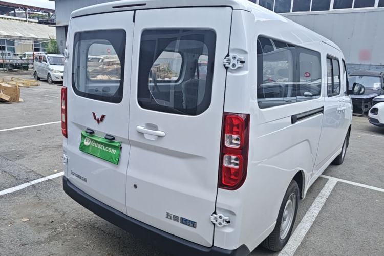 Used Wuling Yangguang 2024 300KM Comfort Version Passenger Van 75kW Rear Right 45 Deg